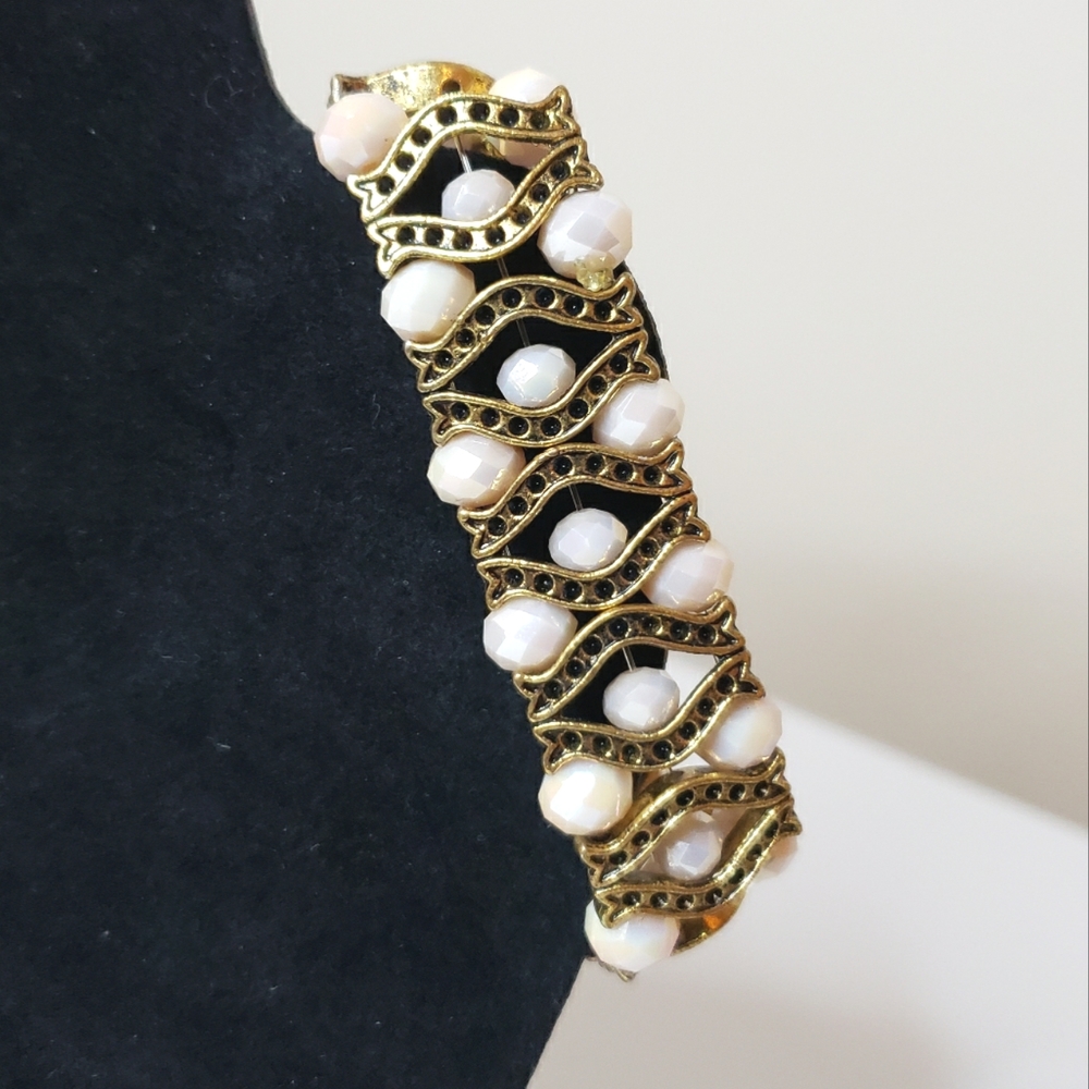Handcrafted Ivory Beaded Elastic Bracelet